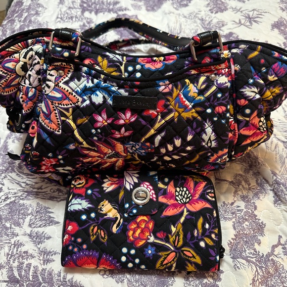 Vera Bradley Black Bag With Florals Matching Wallet - Picture 1 of 10